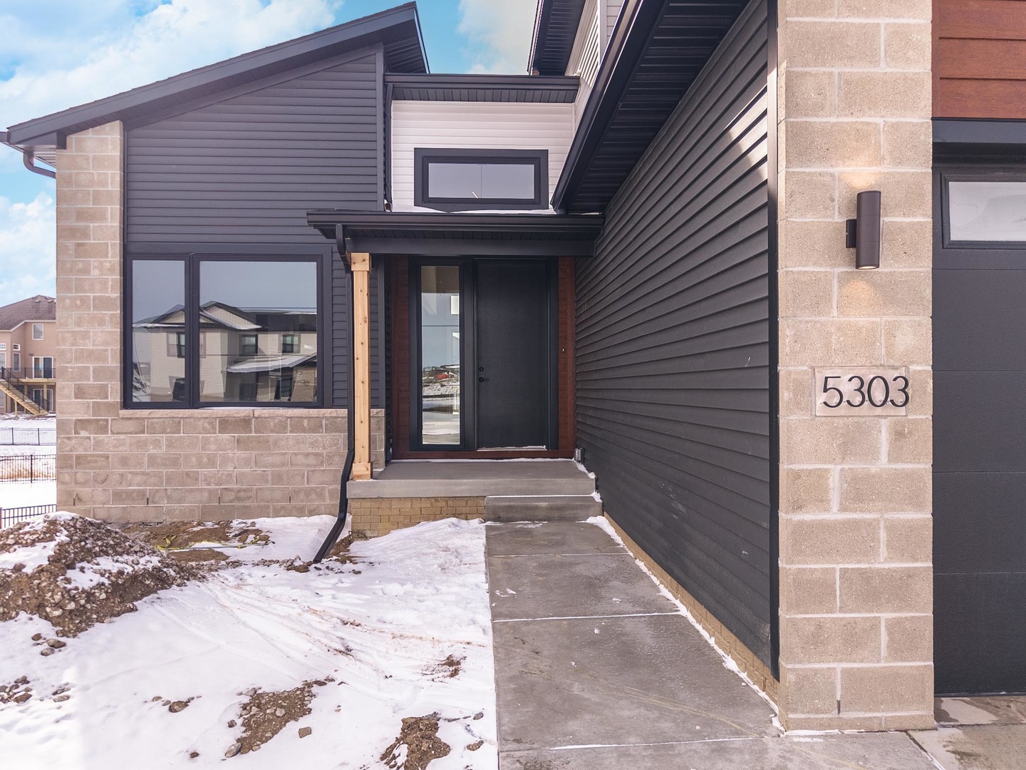 5303 Finlen Lane, Bloomington, IL 61705