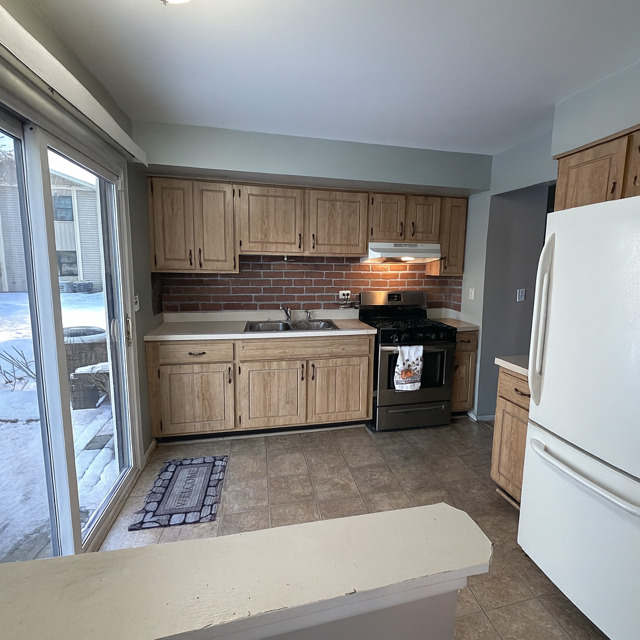 5850 Fresno Court #A, Hanover Park, IL 60133