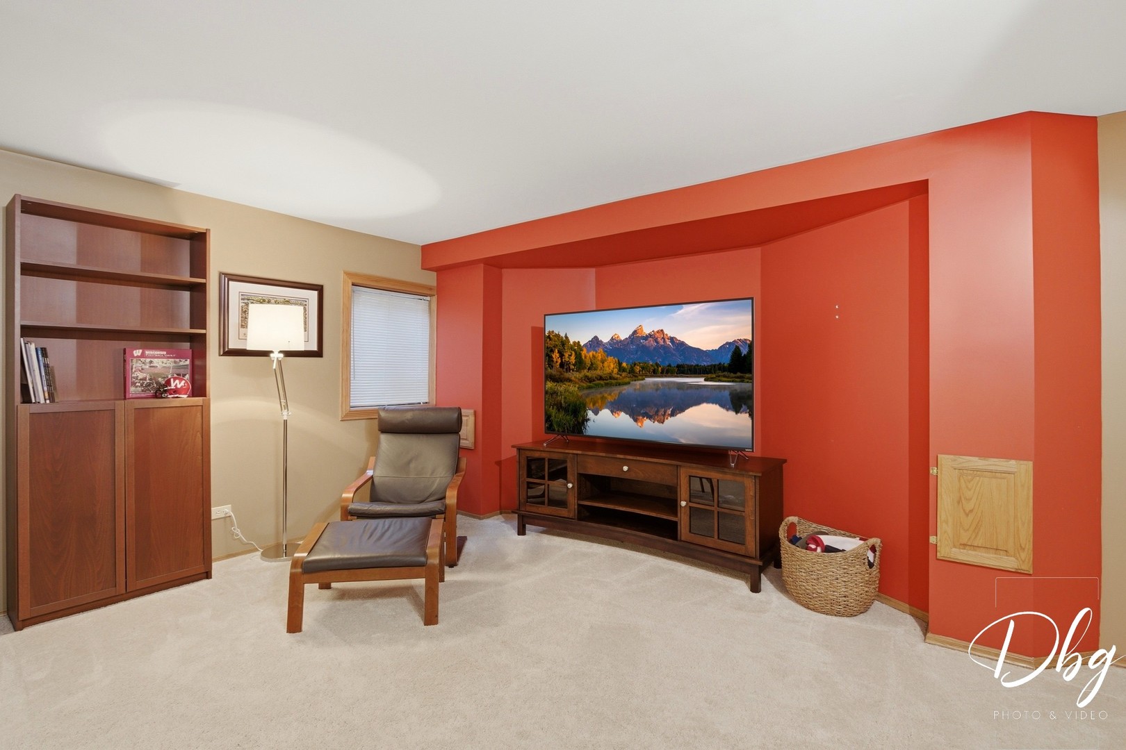 7 E Dahlia Lane, Round Lake Beach, IL 60073