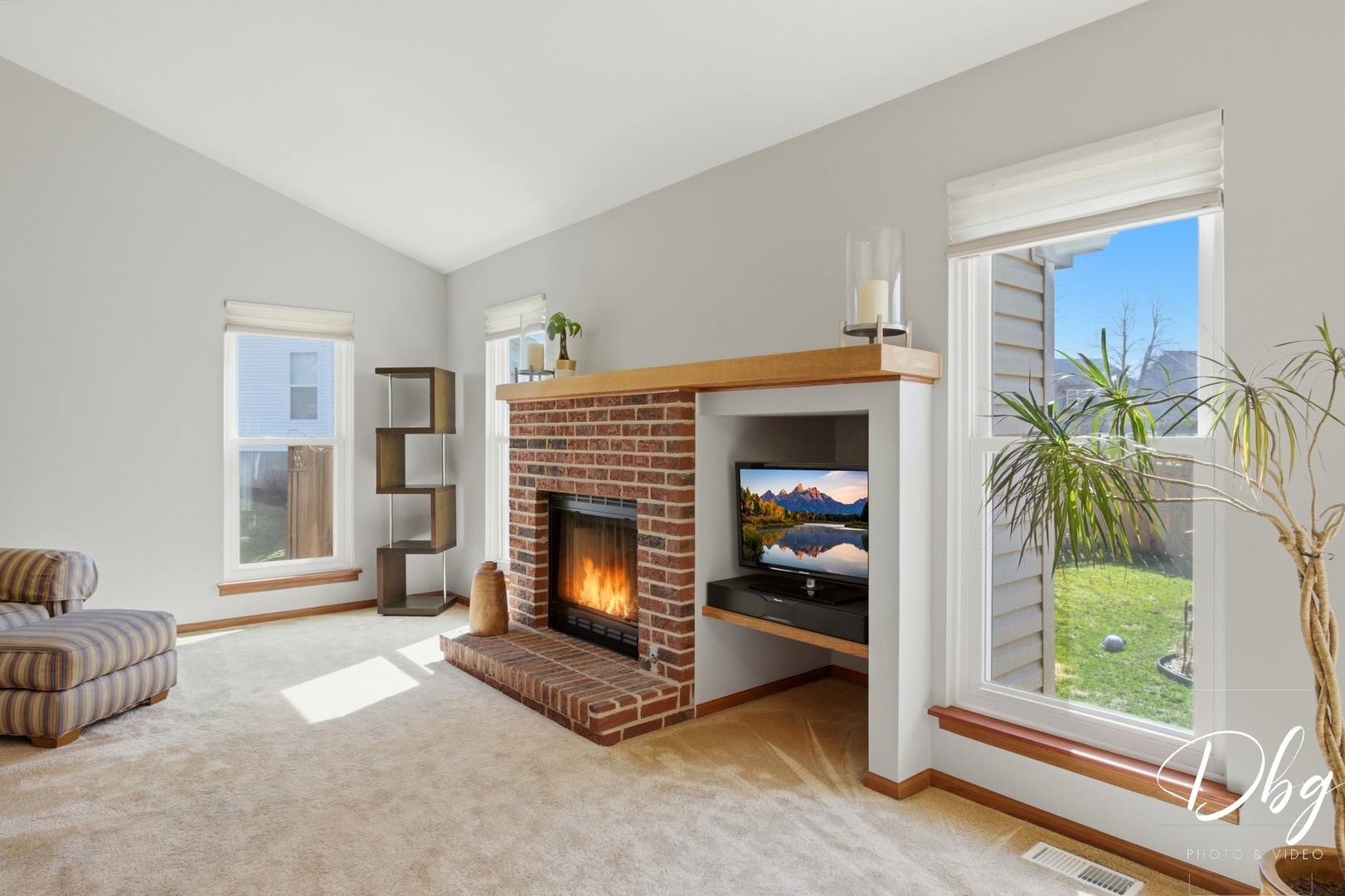 7 E Dahlia Lane, Round Lake Beach, IL 60073