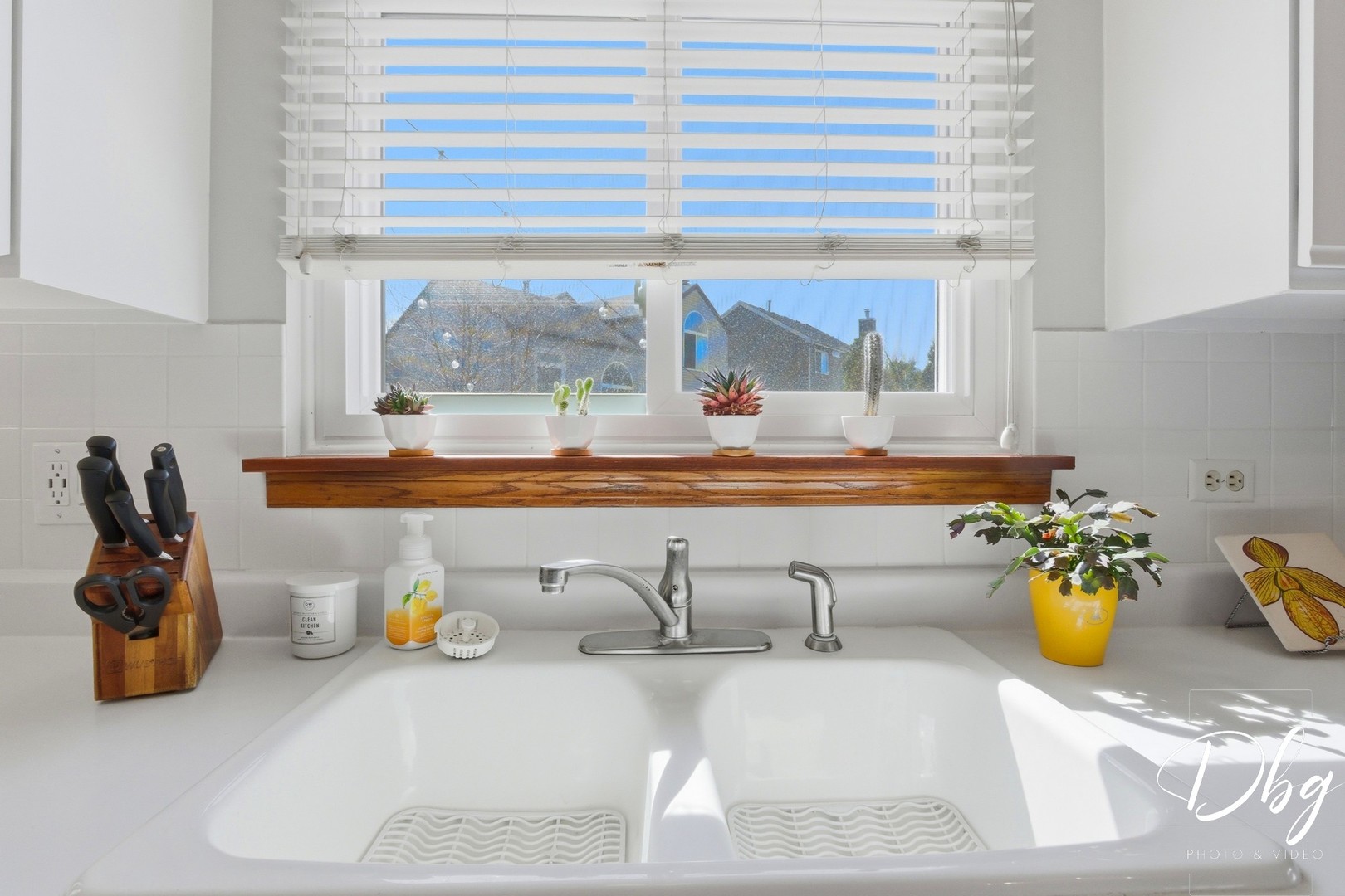 7 E Dahlia Lane, Round Lake Beach, IL 60073