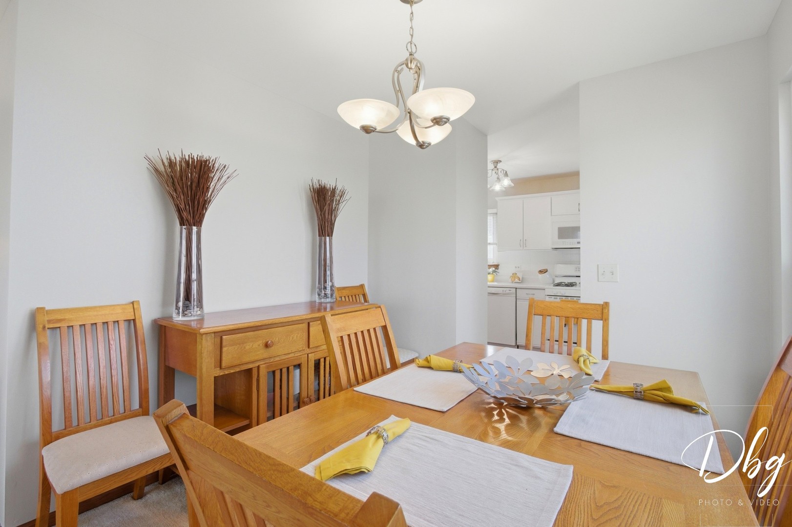 7 E Dahlia Lane, Round Lake Beach, IL 60073