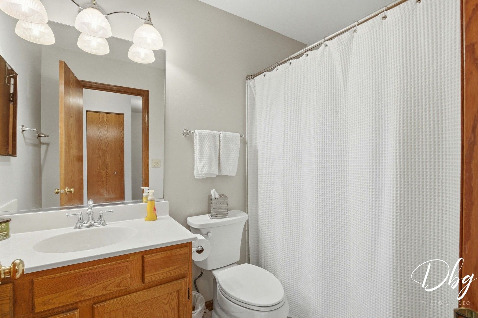 7 E Dahlia Lane, Round Lake Beach, IL 60073