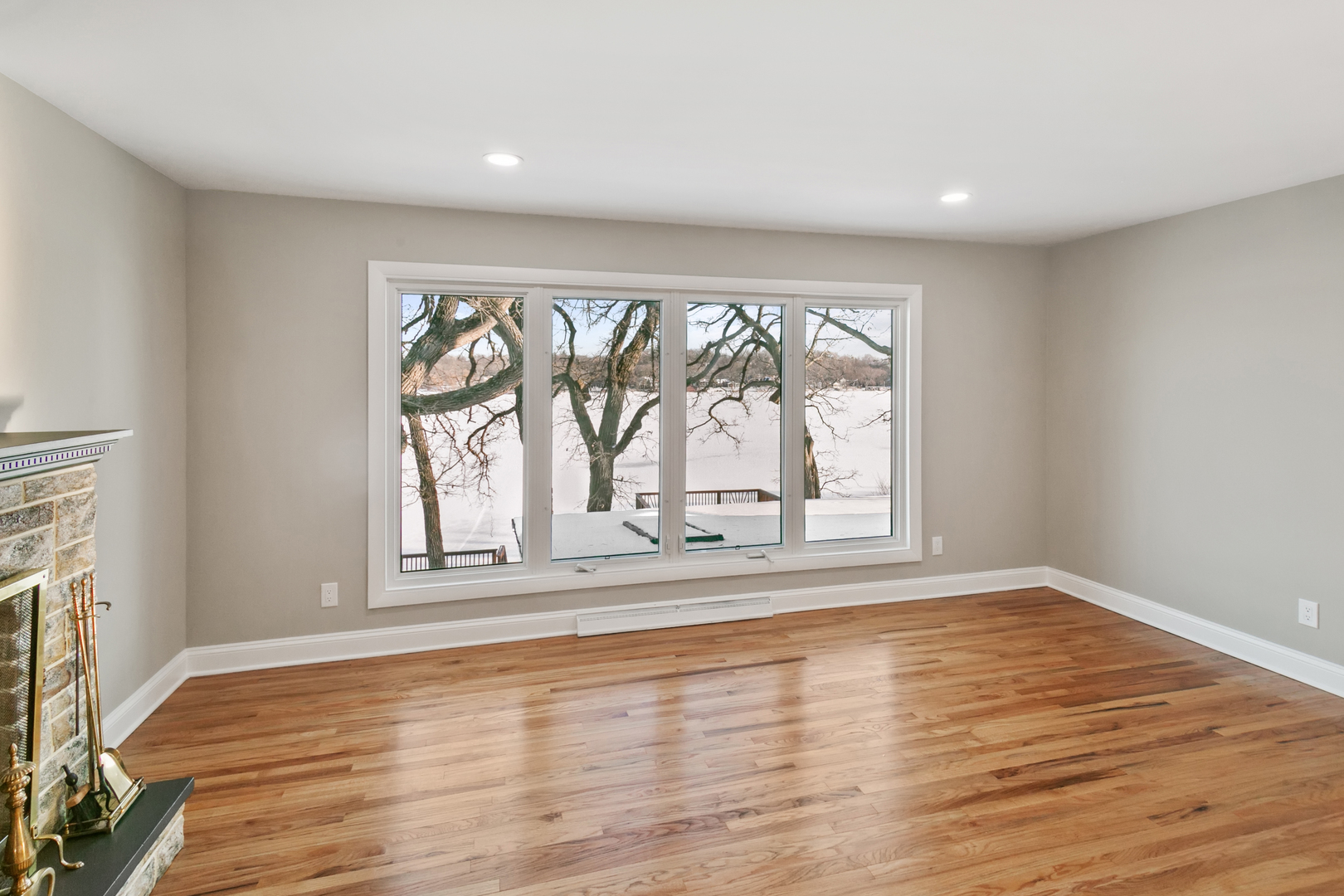 3312 W Lake Shore Drive, Wonder Lake, IL 60097