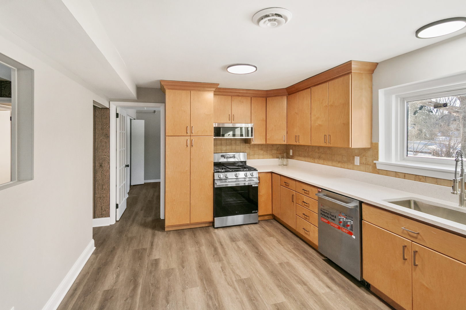 3312 W Lake Shore Drive, Wonder Lake, IL 60097