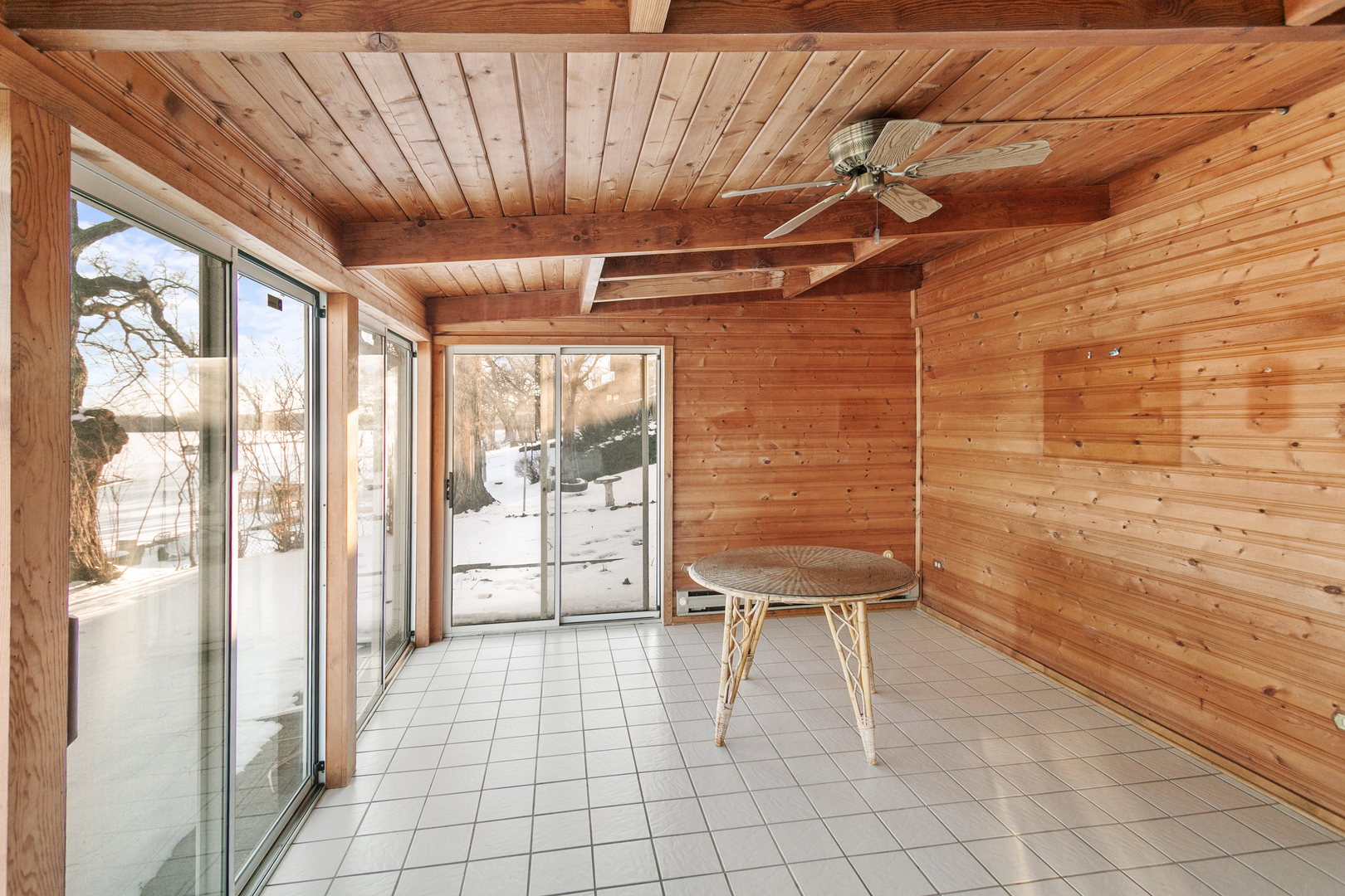 3312 W Lake Shore Drive, Wonder Lake, IL 60097