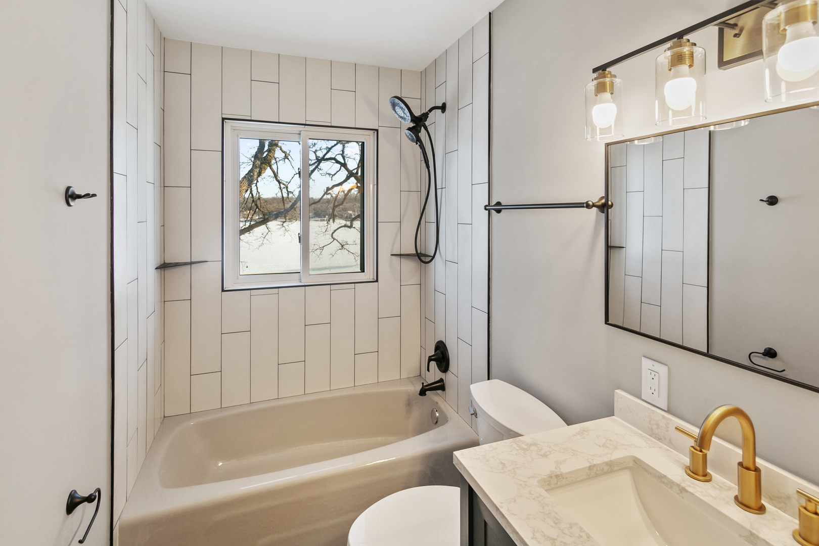 3312 W Lake Shore Drive, Wonder Lake, IL 60097