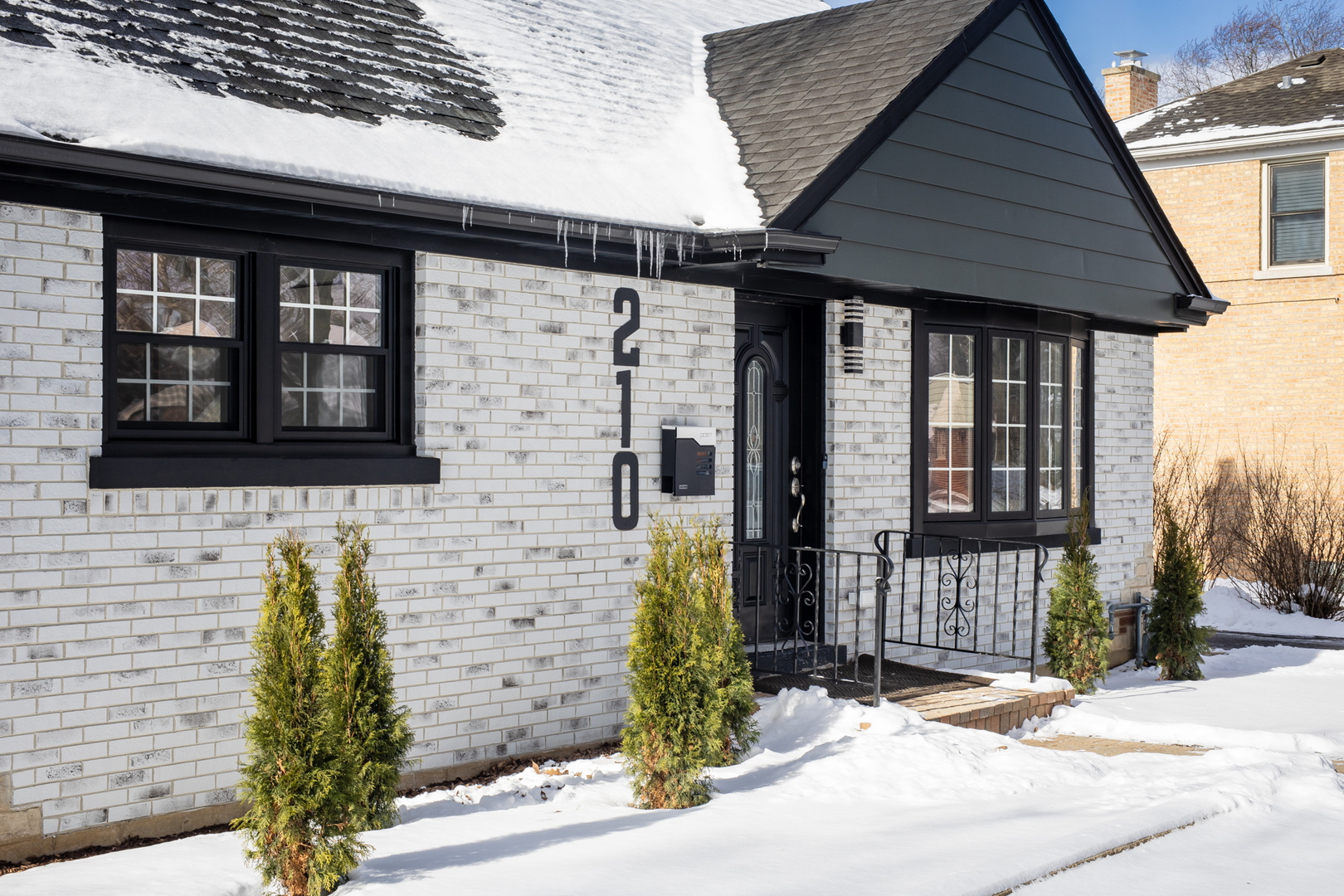 210 N Russel Street, Mount Prospect, IL 60056