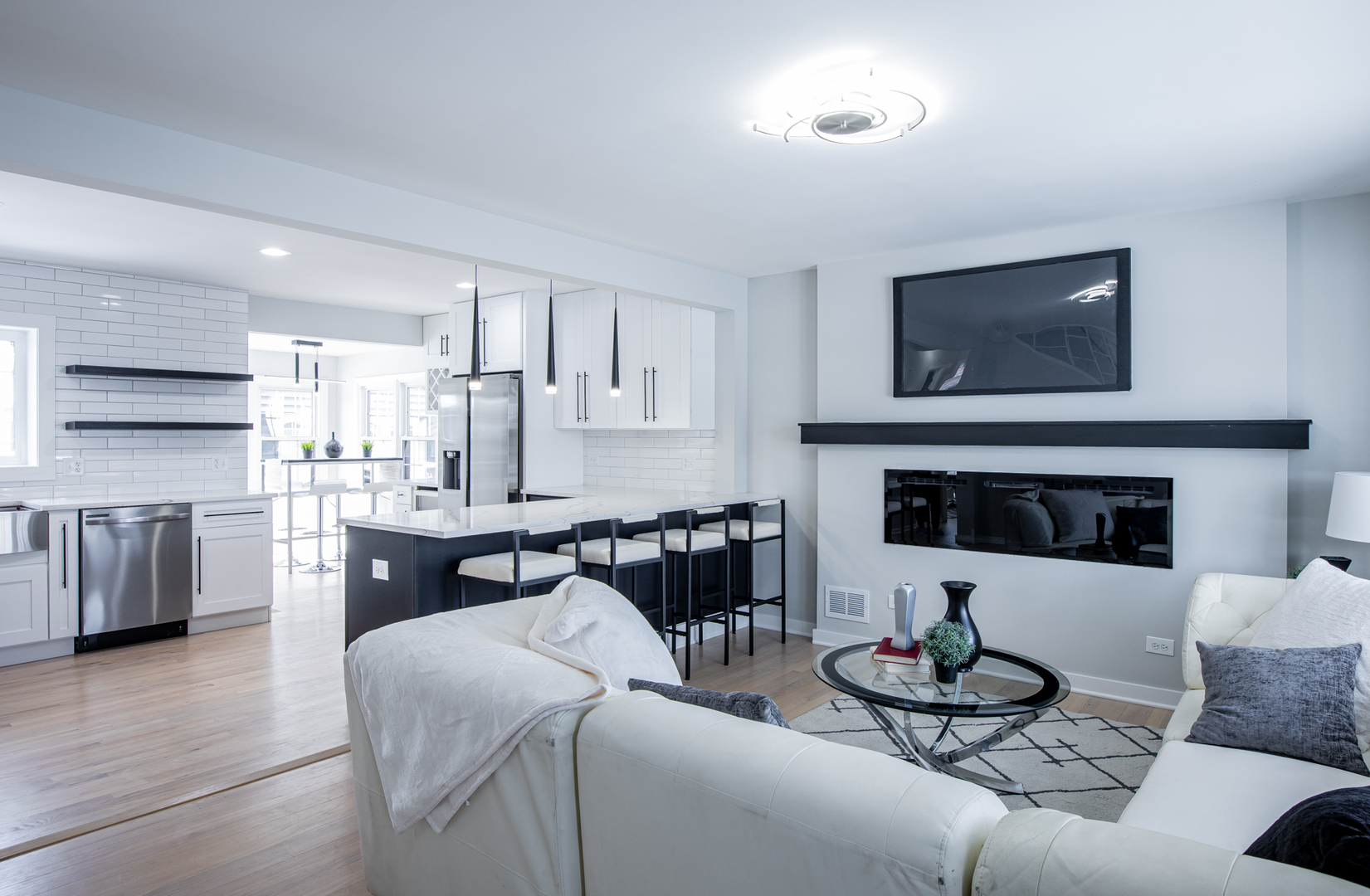 210 N Russel Street, Mount Prospect, IL 60056