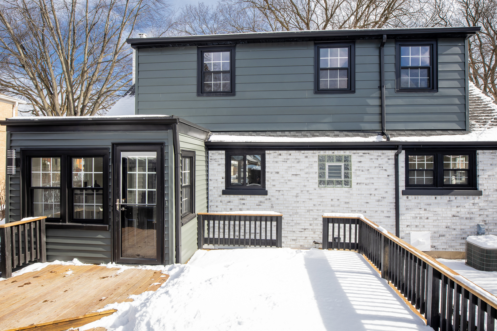 210 N Russel Street, Mount Prospect, IL 60056