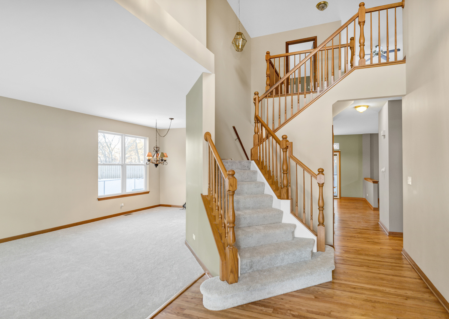 15 S Conway Court, South Elgin, IL 60177