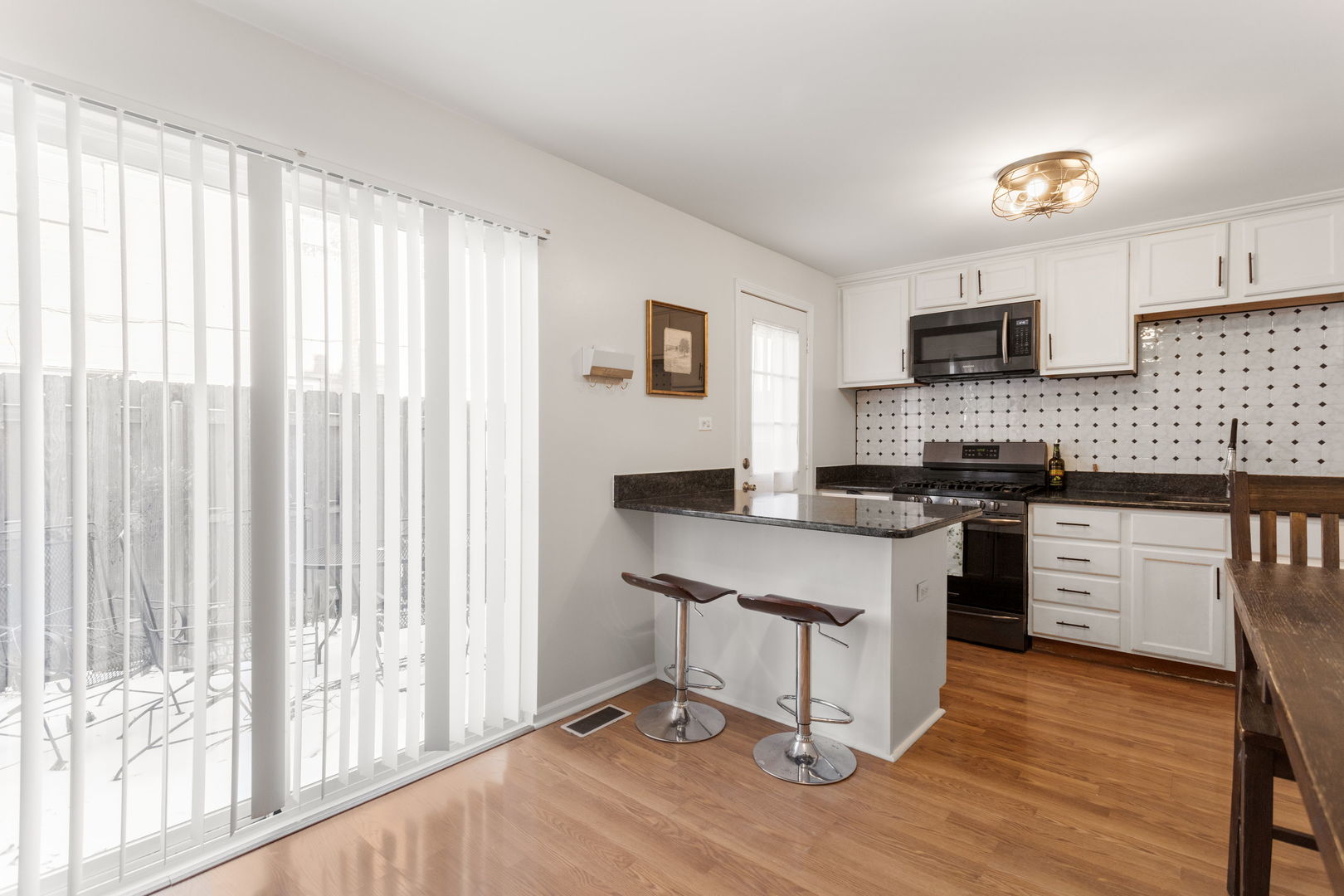 200 Linn Court #D, North Aurora, IL 60542