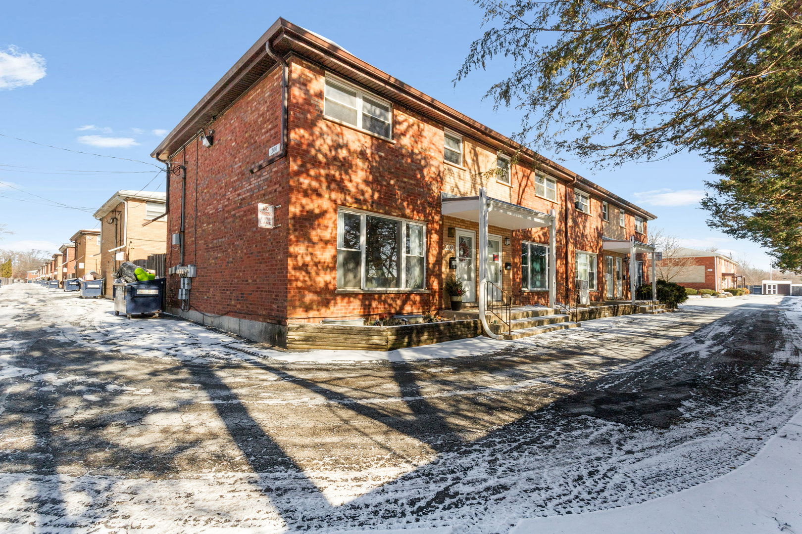 200 Linn Court #D, North Aurora, IL 60542