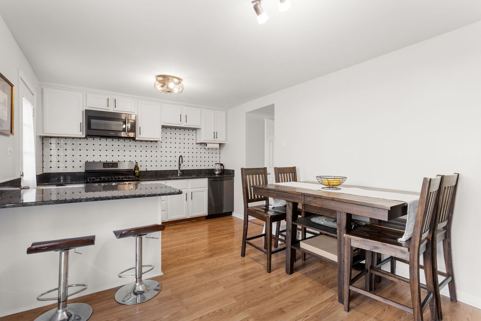 200 Linn Court #D, North Aurora, IL 60542