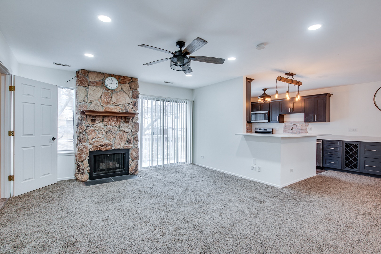 340 Springlake Lane #D, Aurora, IL 60504