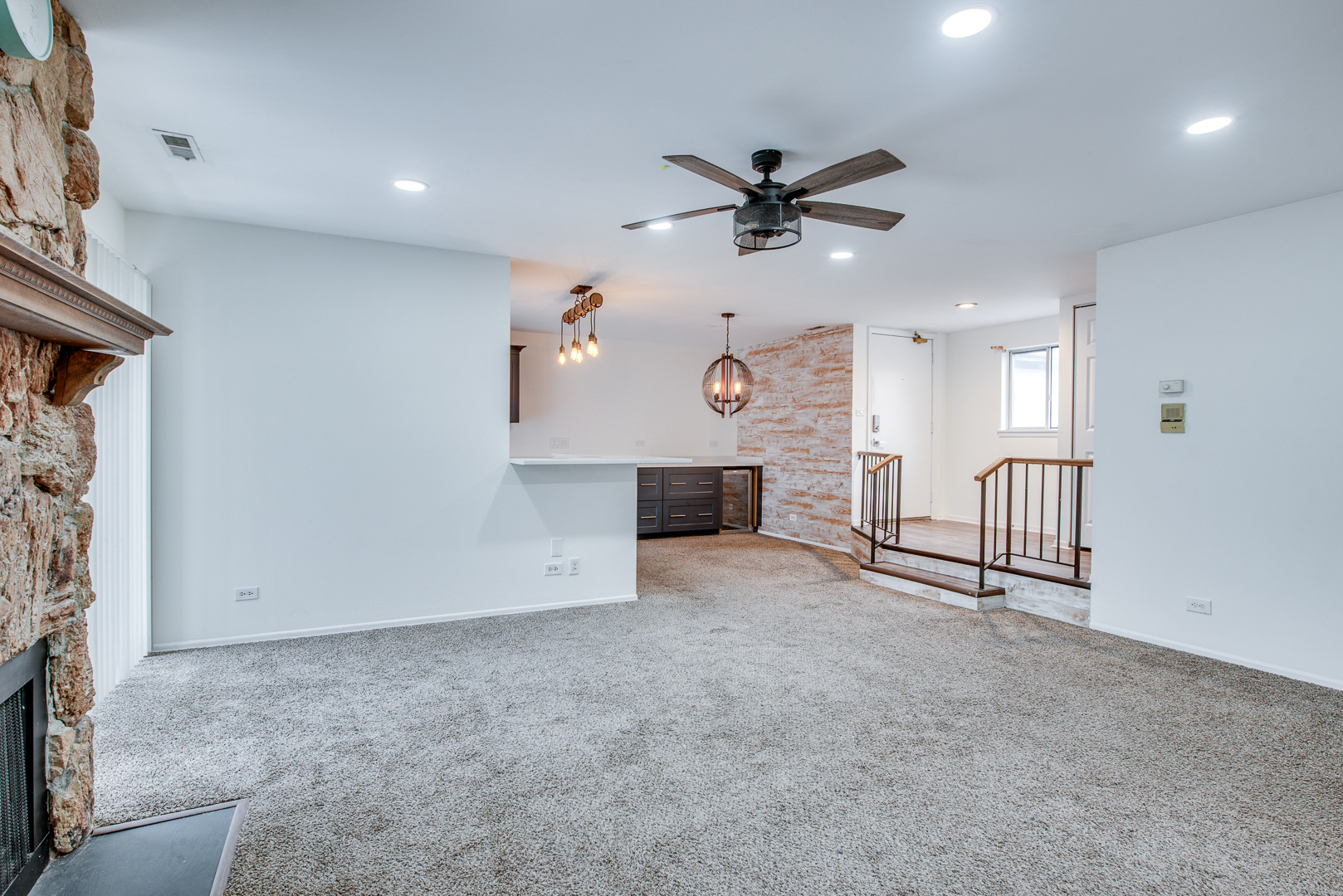 340 Springlake Lane #D, Aurora, IL 60504