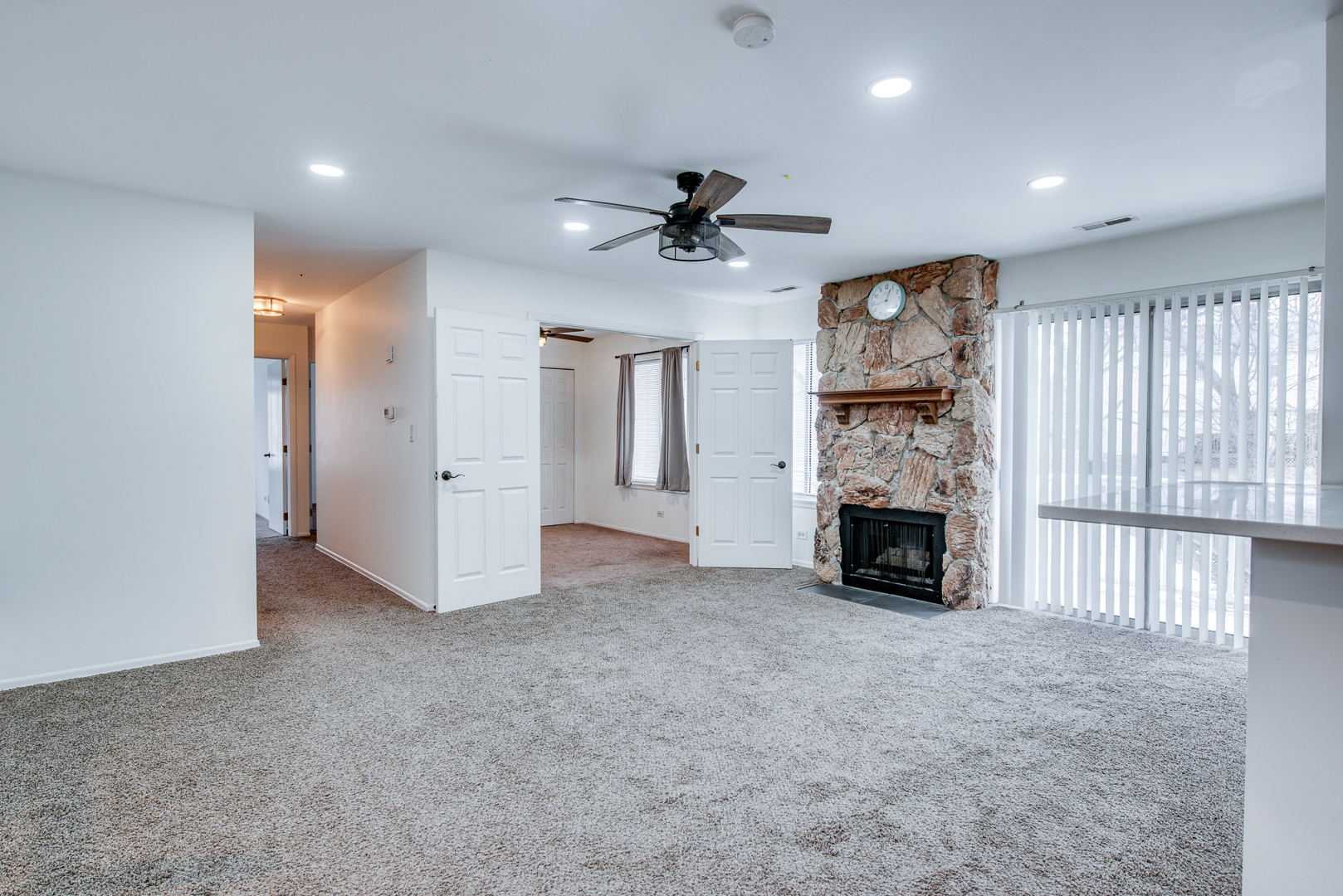 340 Springlake Lane #D, Aurora, IL 60504