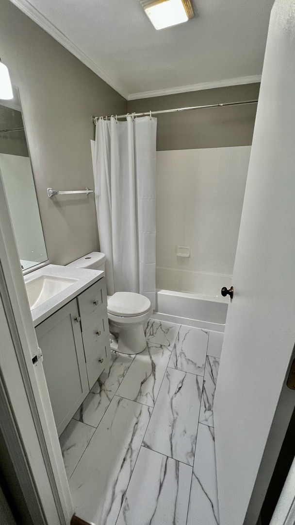 1926 GROVE Avenue, Schaumburg, IL 60193