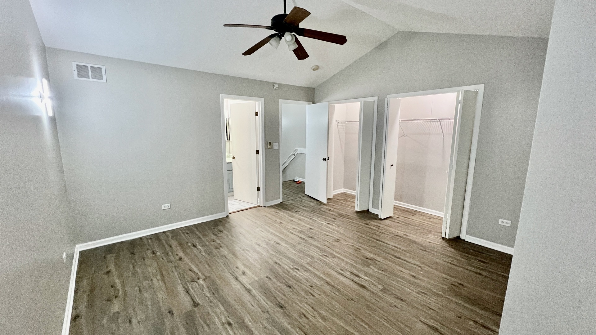 1926 GROVE Avenue, Schaumburg, IL 60193