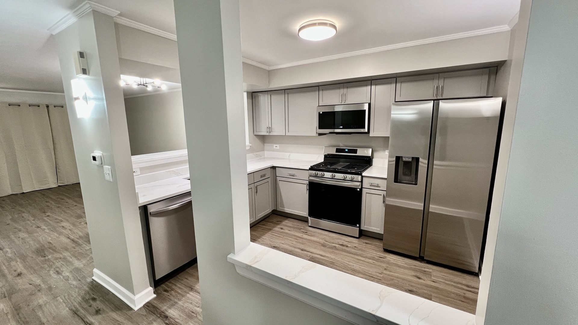 1926 GROVE Avenue, Schaumburg, IL 60193