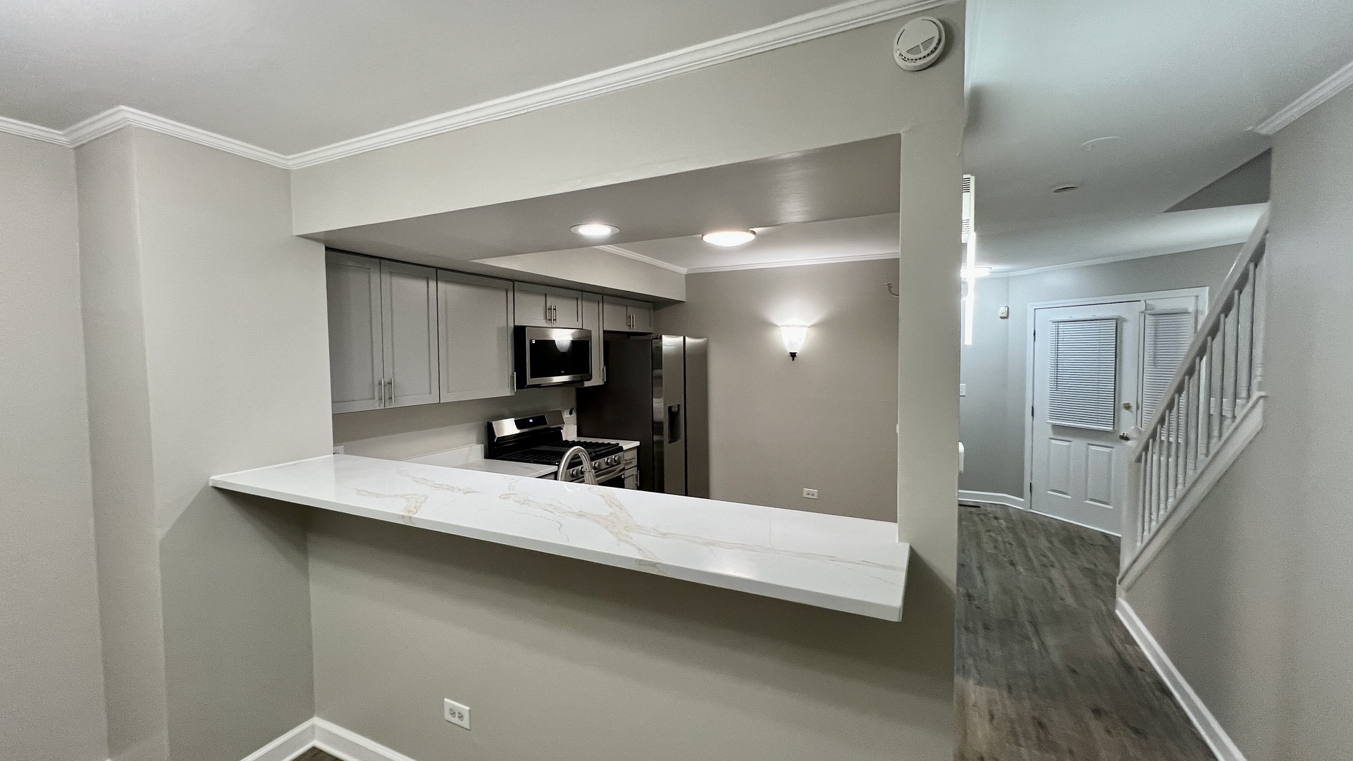 1926 GROVE Avenue, Schaumburg, IL 60193