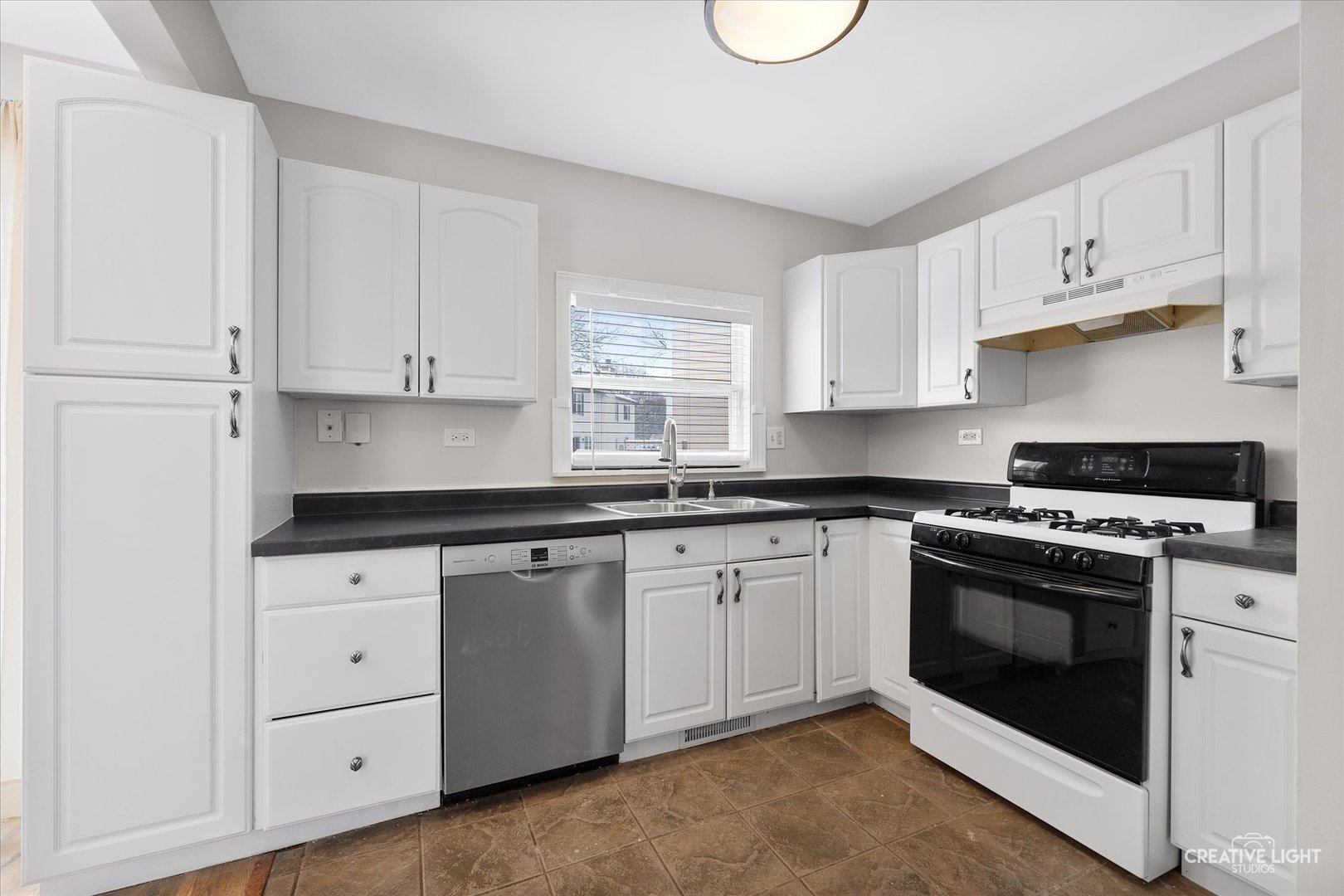 2456 Devonshire Court, Aurora, IL 60502