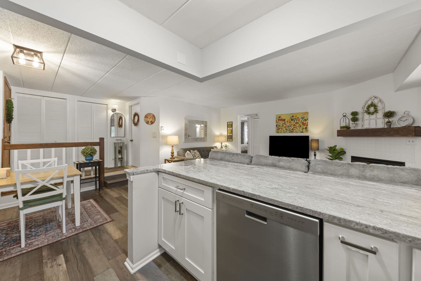 404 Melrose Avenue #103, Glen Ellyn, IL 60137