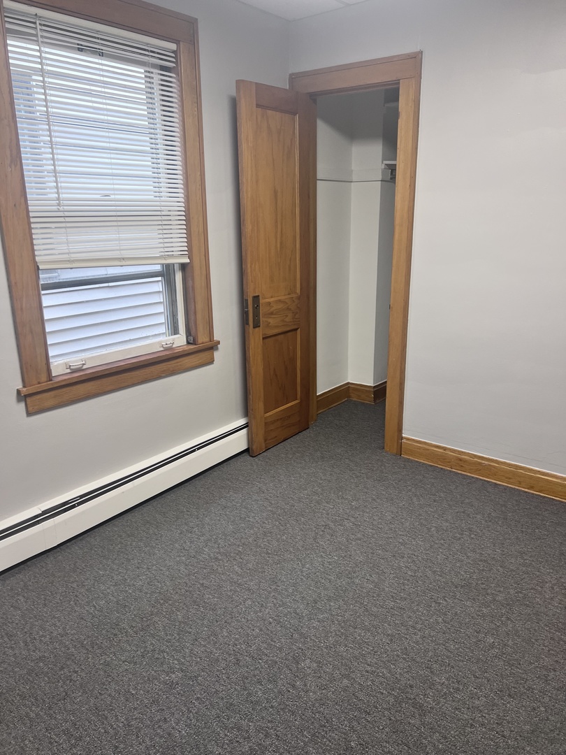 13 W Qunicy Street #2R, Westmont, IL 60559