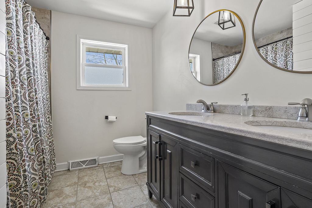 1222 Hillview Drive, Lemont, IL 60439