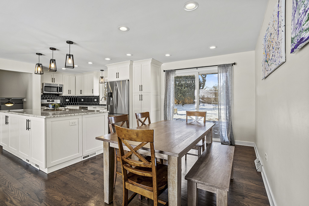 1222 Hillview Drive, Lemont, IL 60439