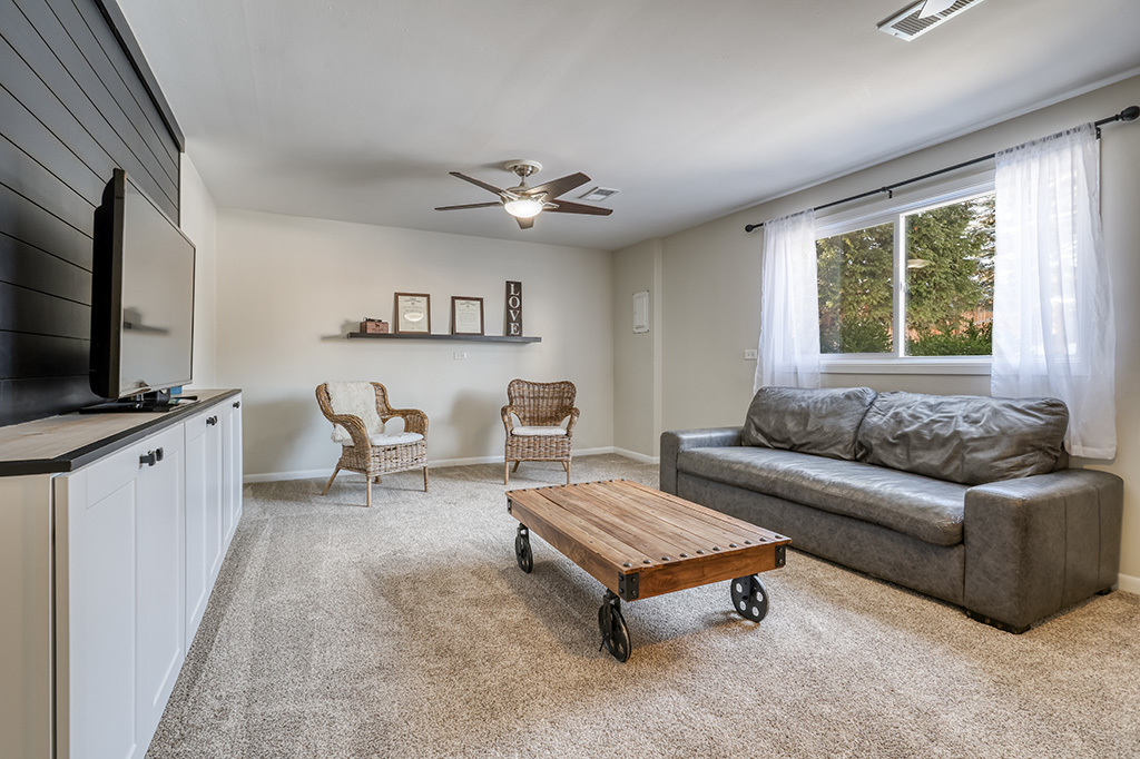 1222 Hillview Drive, Lemont, IL 60439