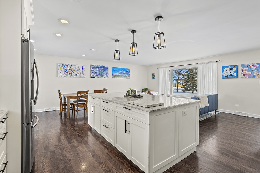 1222 Hillview Drive, Lemont, IL 60439