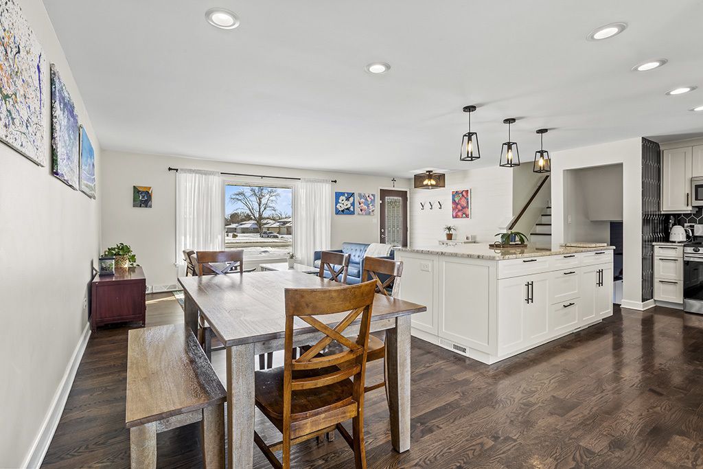 1222 Hillview Drive, Lemont, IL 60439