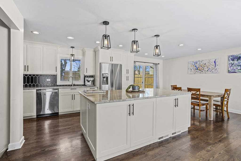 1222 Hillview Drive, Lemont, IL 60439