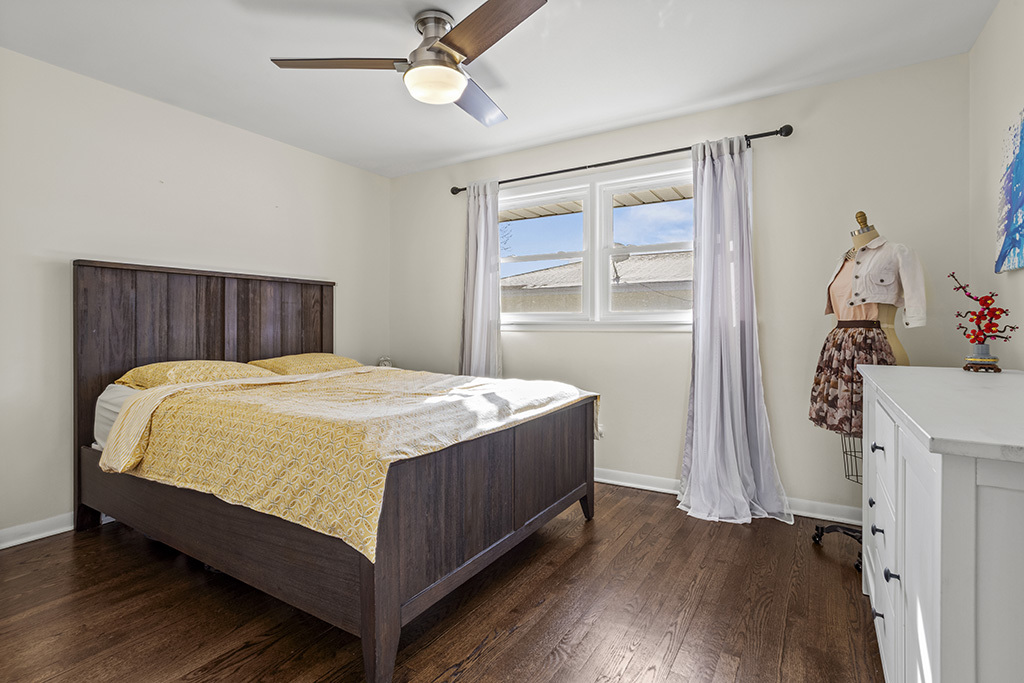 1222 Hillview Drive, Lemont, IL 60439