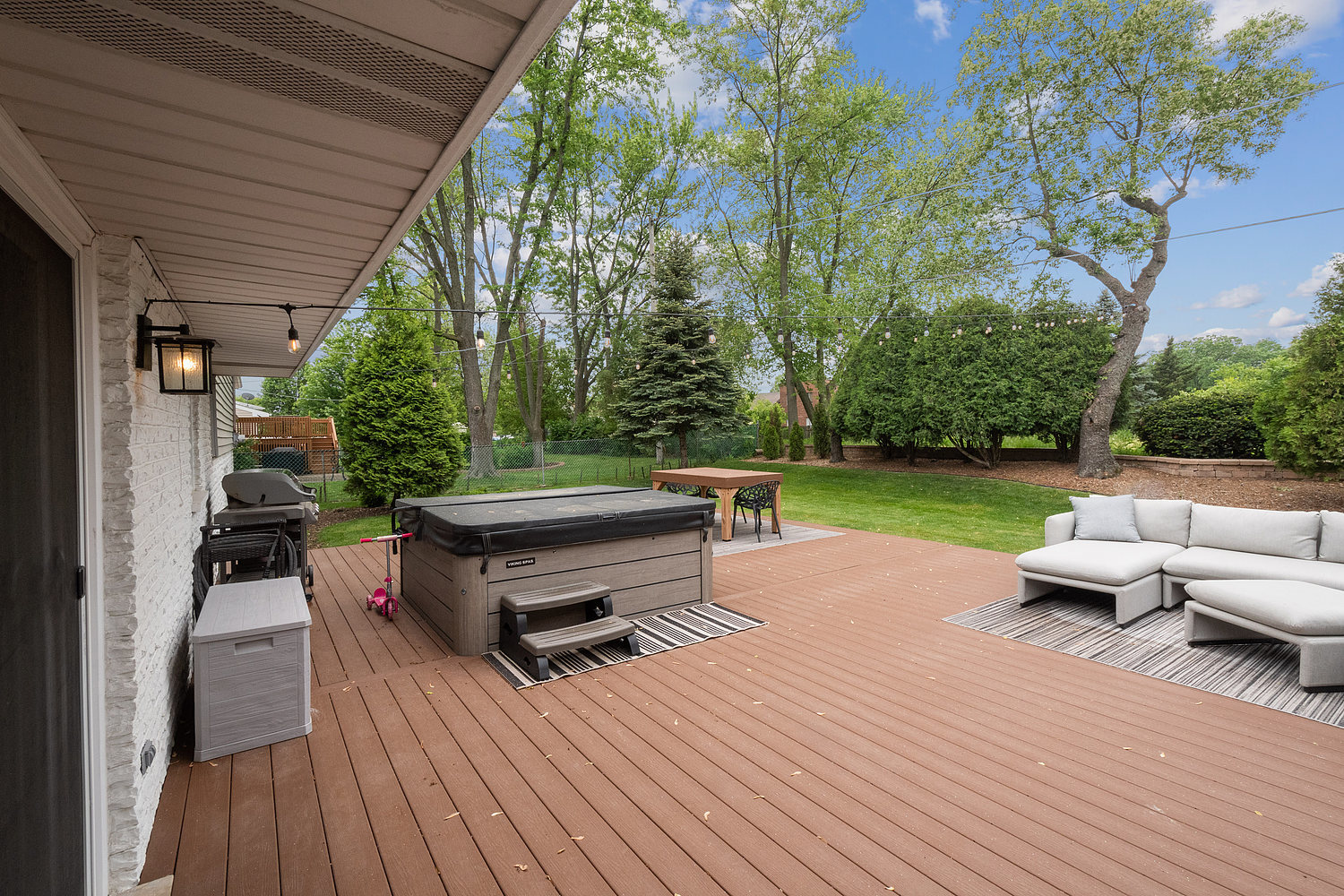 1222 Hillview Drive, Lemont, IL 60439