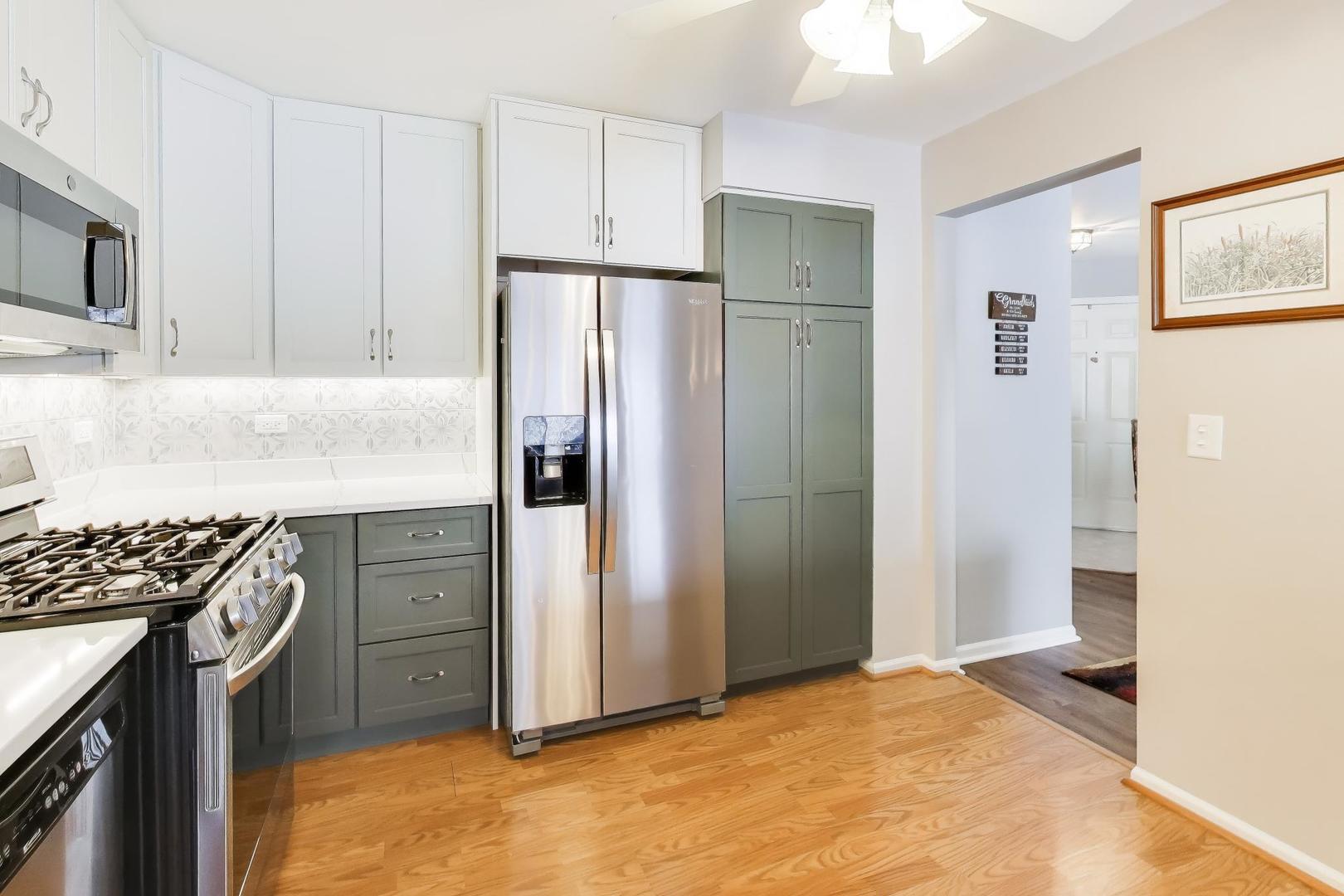 1403 Clove Court #B, Mount Prospect, IL 60056