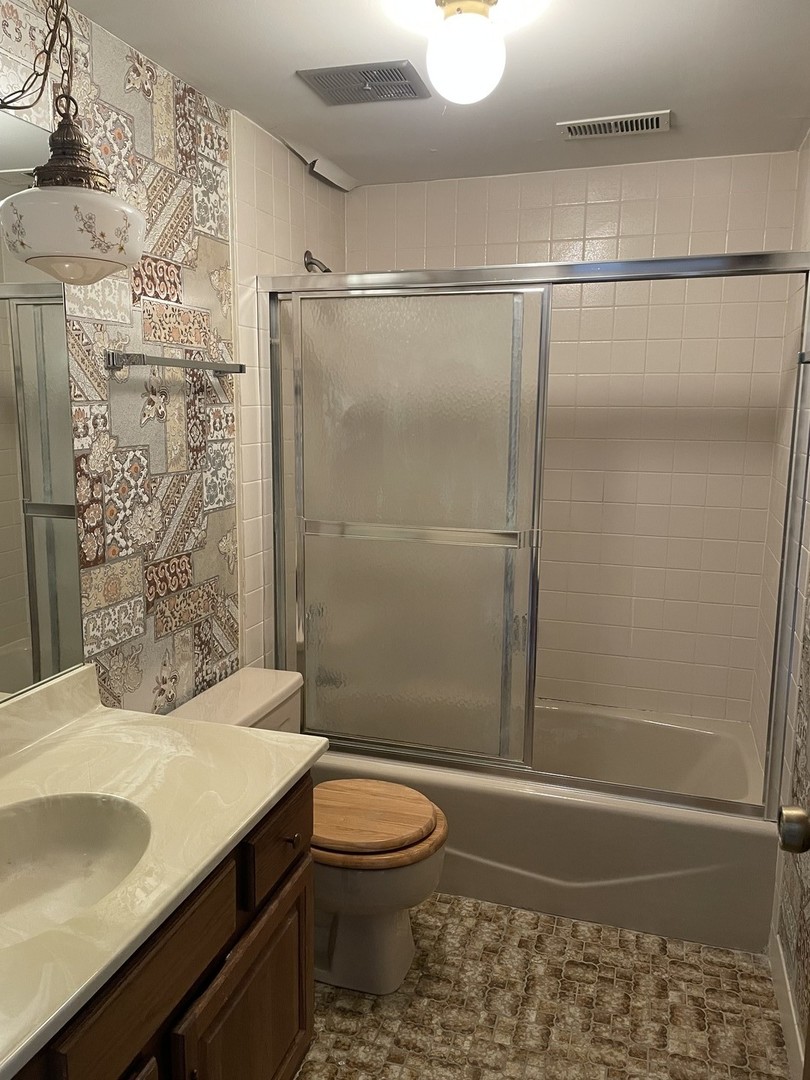 2 Cinnamon Creek Drive #2S, Palos Hills, IL 60465