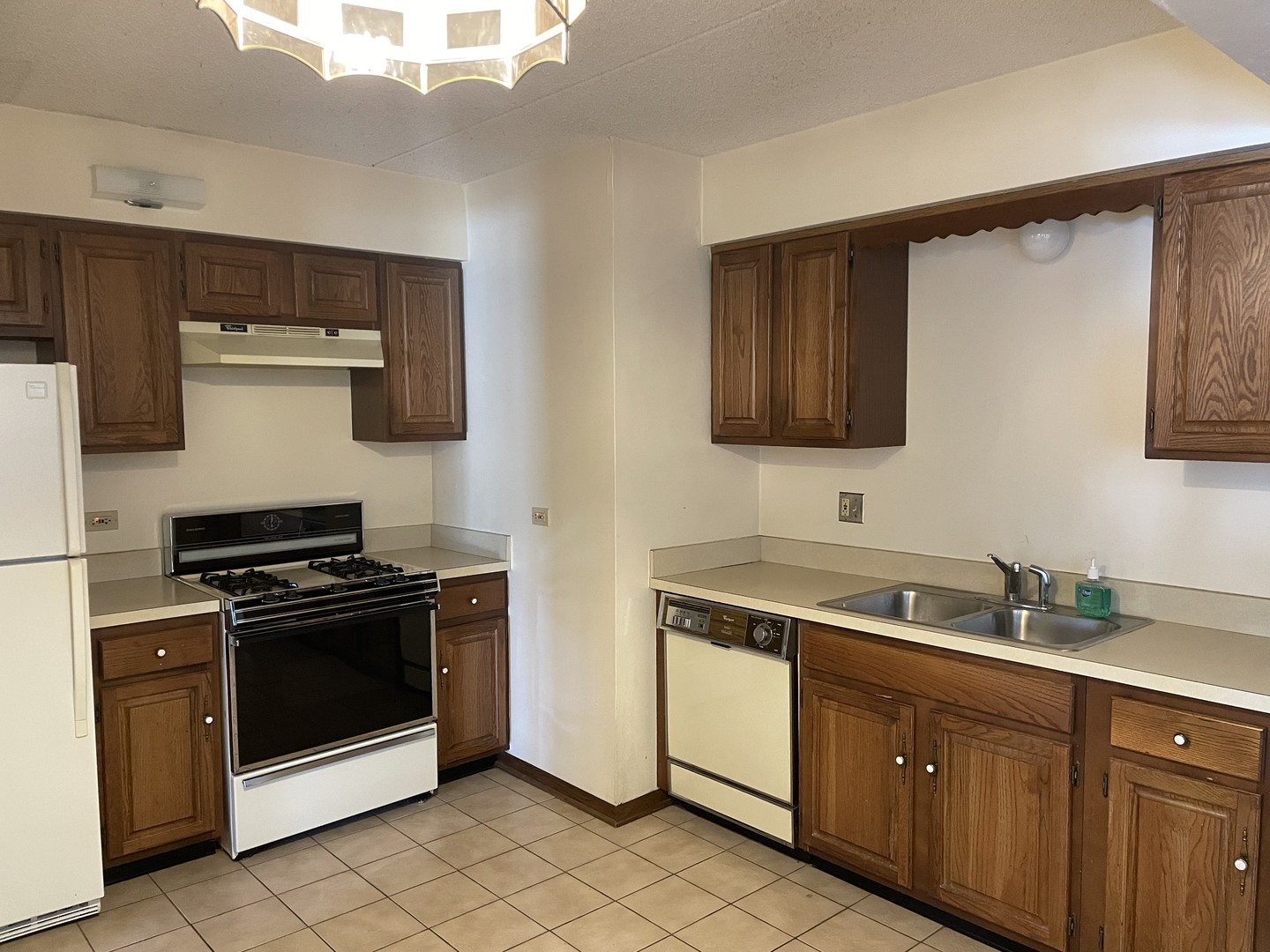 2 Cinnamon Creek Drive #2S, Palos Hills, IL 60465