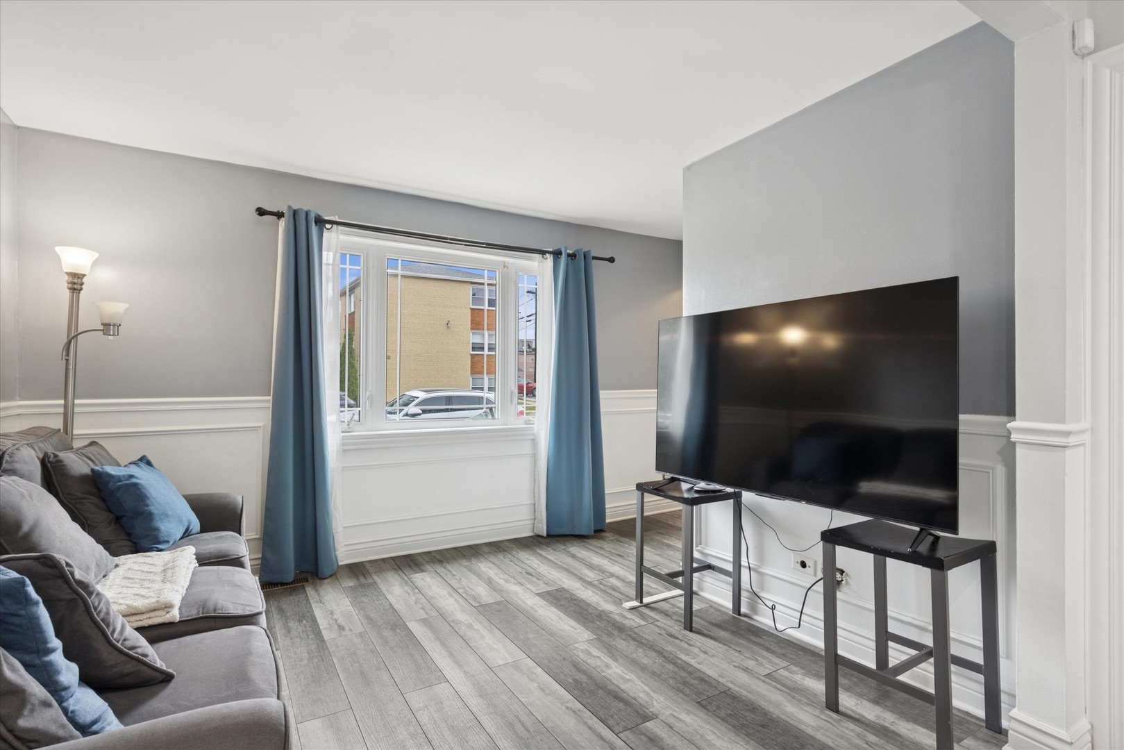 7211 W 58th Place, Summit, IL 60501