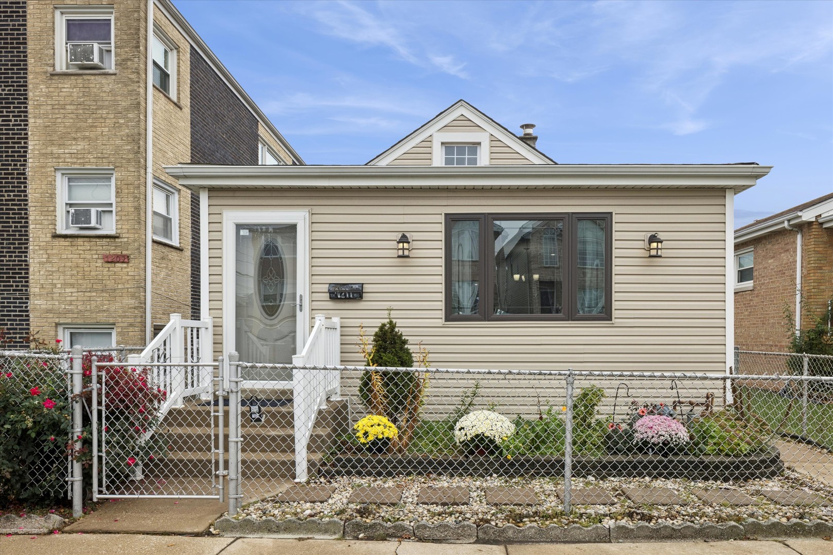 7211 W 58th Place, Summit, IL 60501