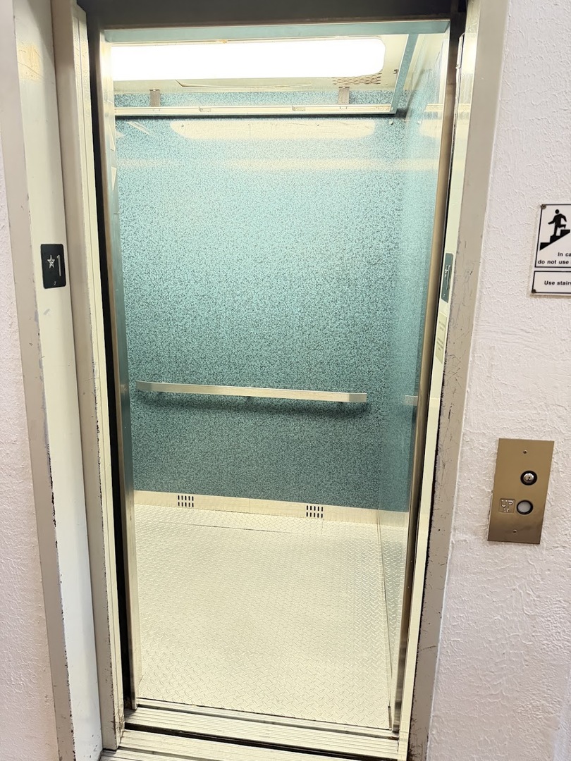 839 W Sheridan Road #209, Chicago, IL 60613