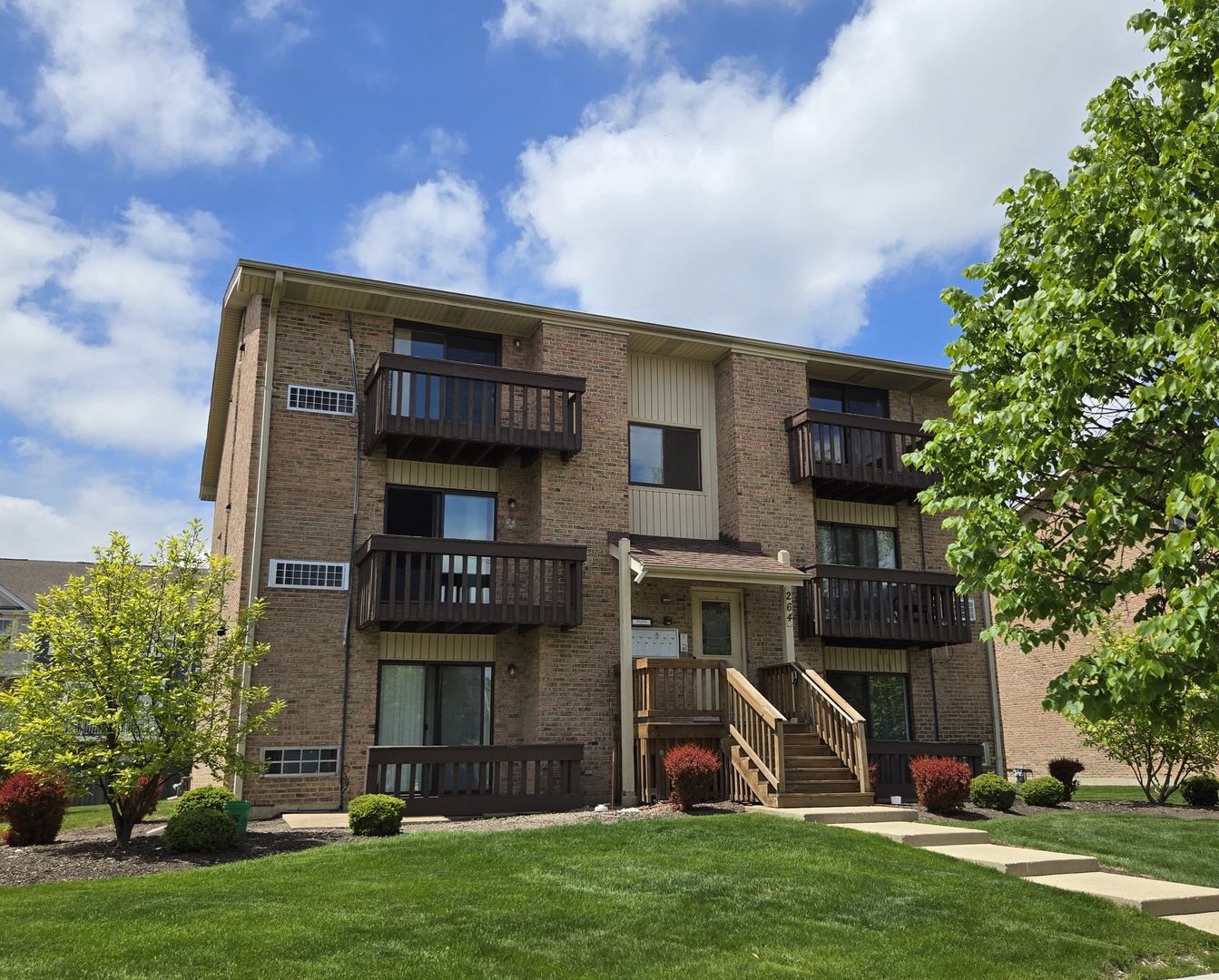 264 12th Street #D, Wheeling, IL 60090