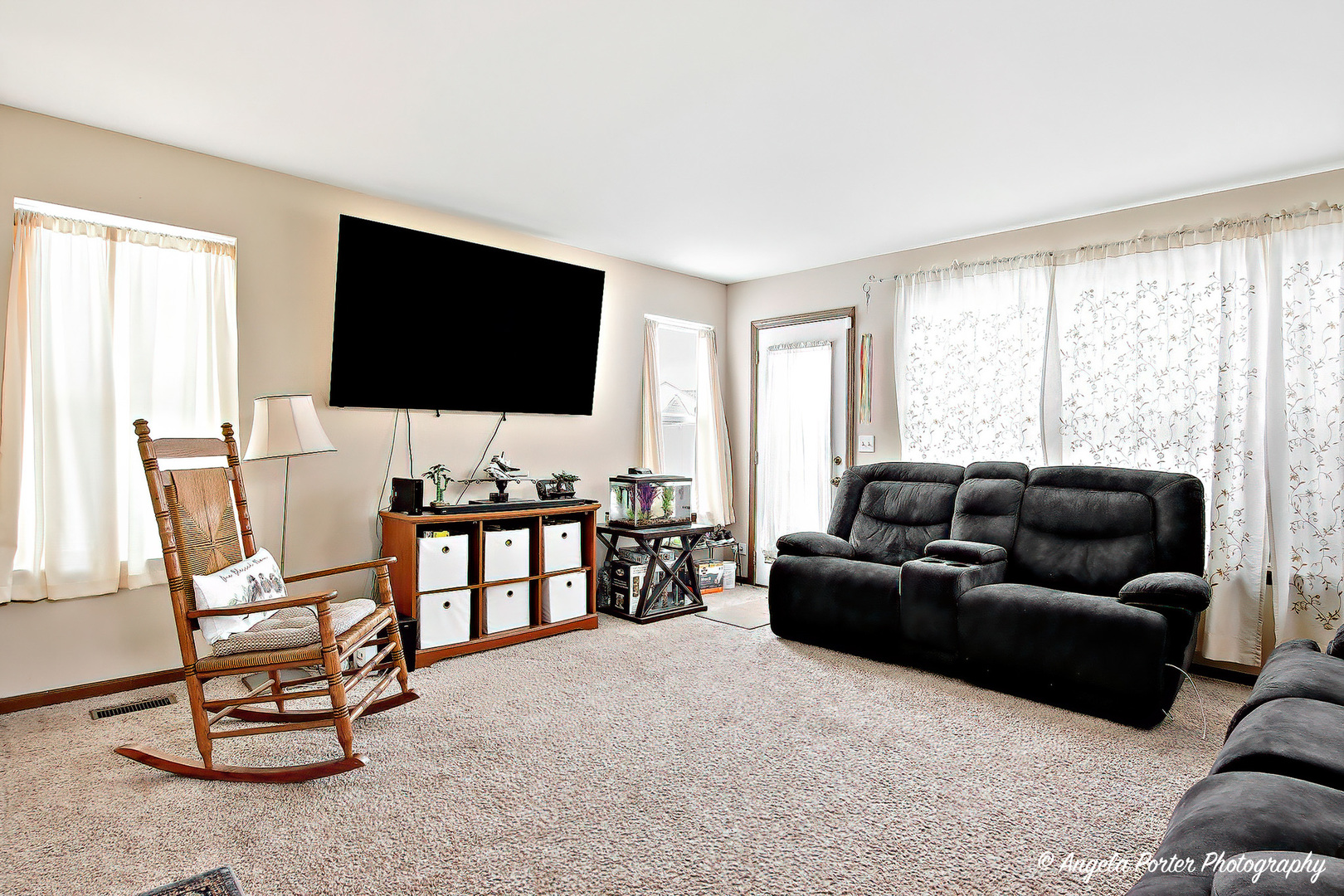 2493 N Orchard Lane, Round Lake Beach, IL 60073