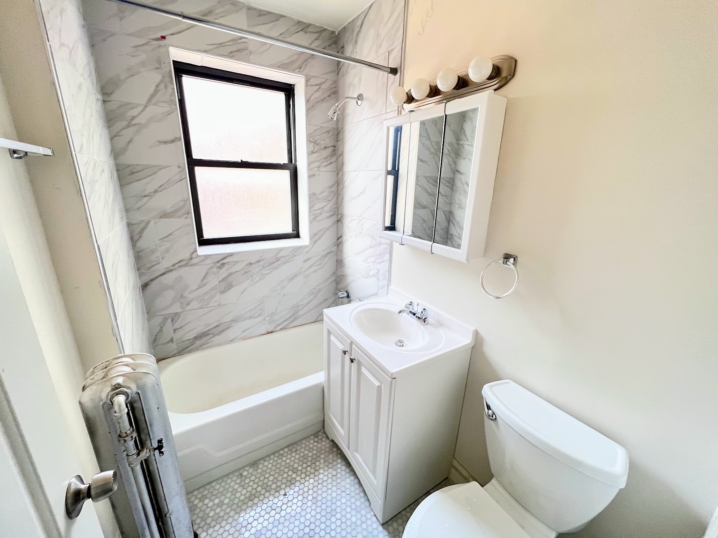 3933 N Clarendon Avenue #304, Chicago, IL 60613