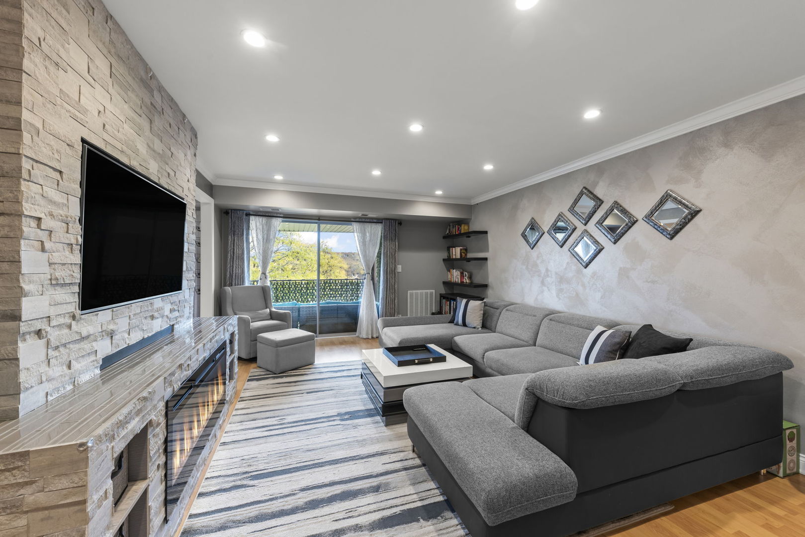 1101 S Hunt Club Drive #414, Mount Prospect, IL 60056