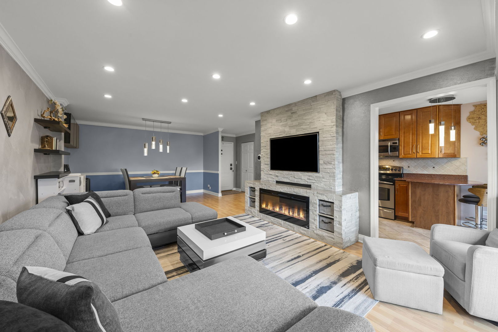 1101 S Hunt Club Drive #414, Mount Prospect, IL 60056