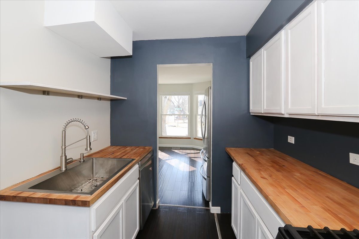 296 W Cherrywood Drive, Palatine, IL 60067