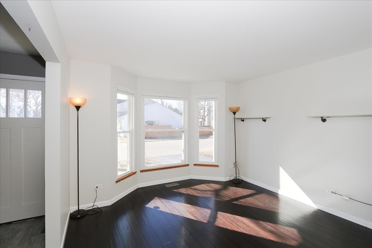 296 W Cherrywood Drive, Palatine, IL 60067