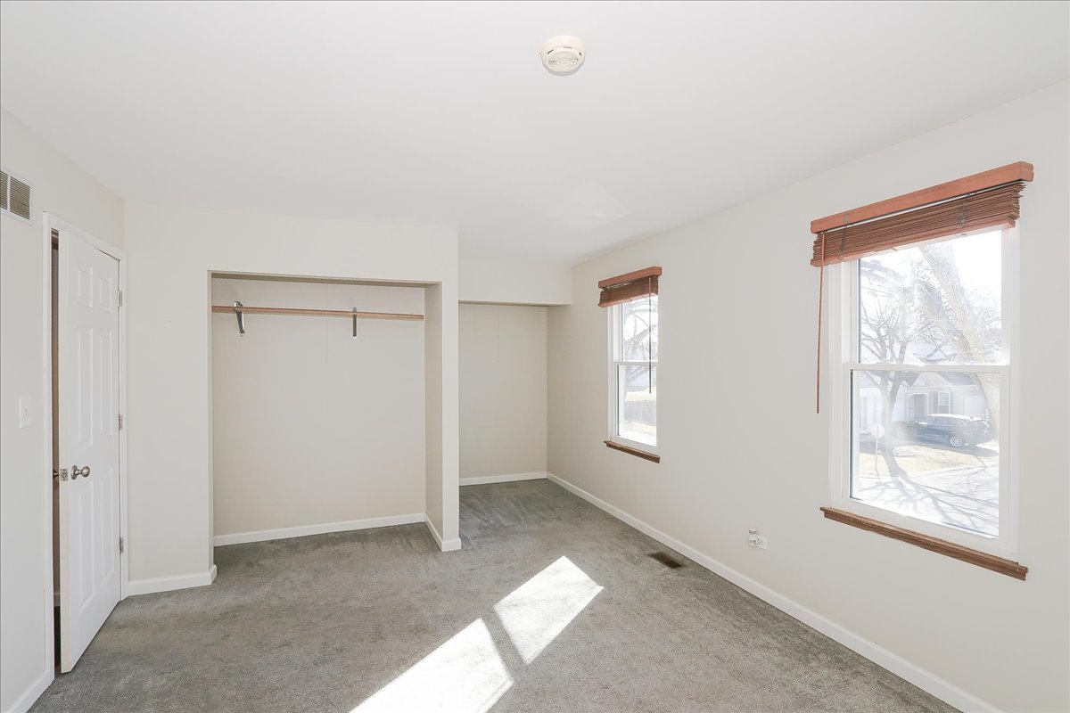 296 W Cherrywood Drive, Palatine, IL 60067